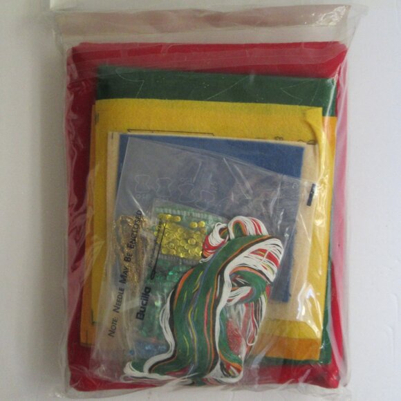 Bucilla Jungle Bells Animals 43" Round Felt Christmas Tree Skirt Kit 83020 NEW - Picture 2 of 13